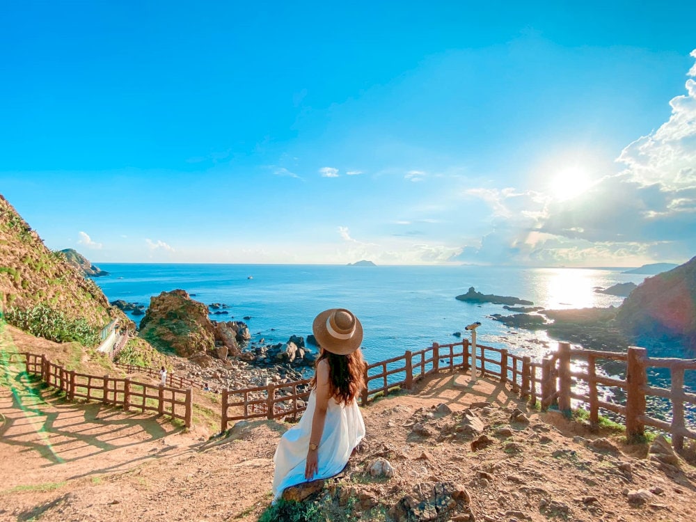 Travelers take relaxing walks while witnessing the spectacular sunrise in one of Vietnam’s most beautiful sunrise viewpoints